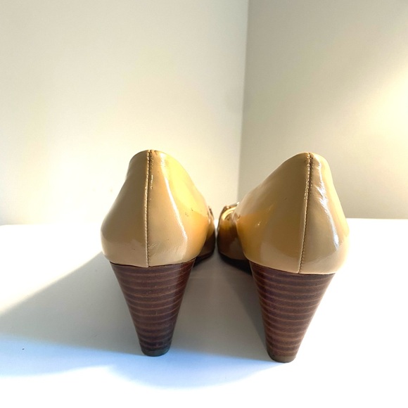 COACH Elora Patent Leather Beige Peep toe Shoes size 7.5 - Picture 3 of 8